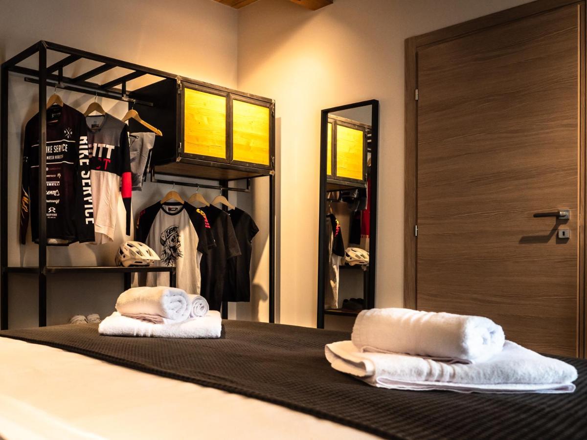 Sleep 'N' Ride Massa Marittima Hotel Ngoại thất bức ảnh