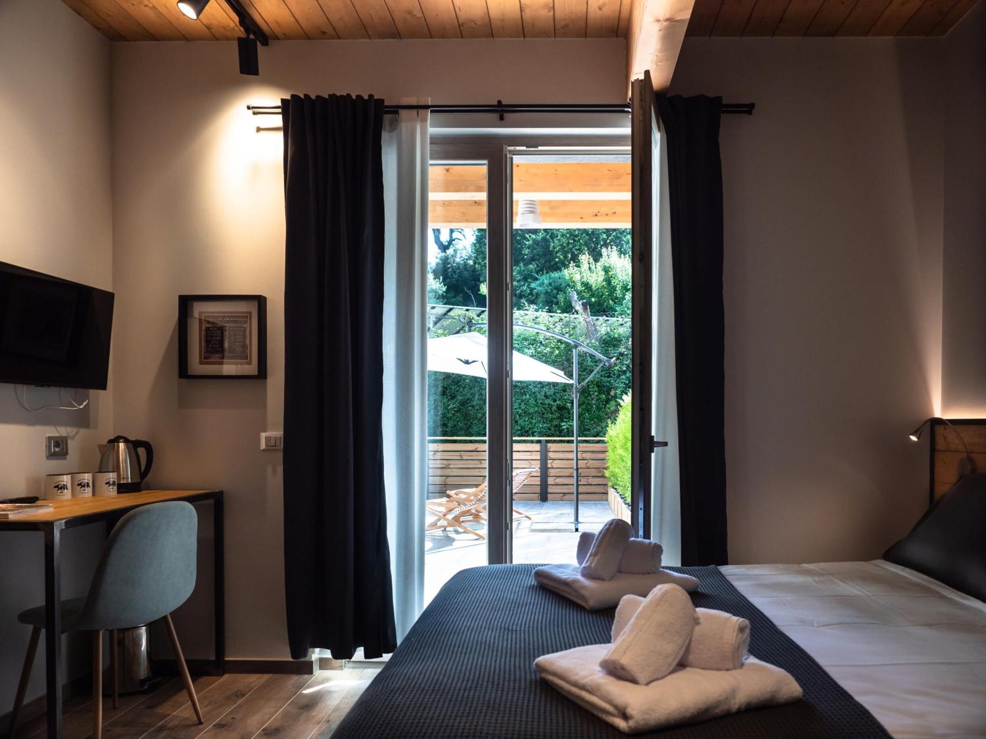 Sleep 'N' Ride Massa Marittima Hotel Ngoại thất bức ảnh