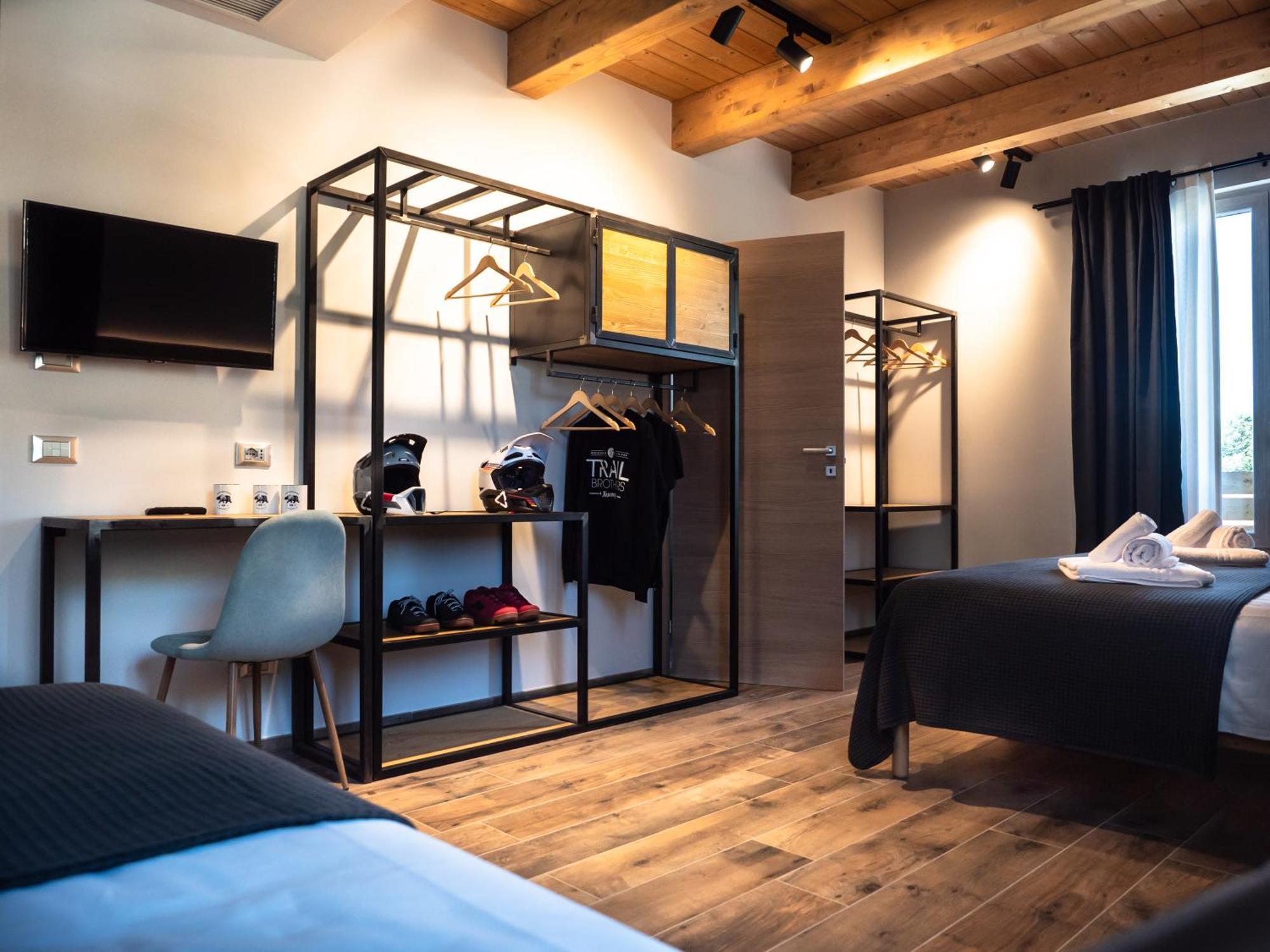 Sleep 'N' Ride Massa Marittima Hotel Ngoại thất bức ảnh