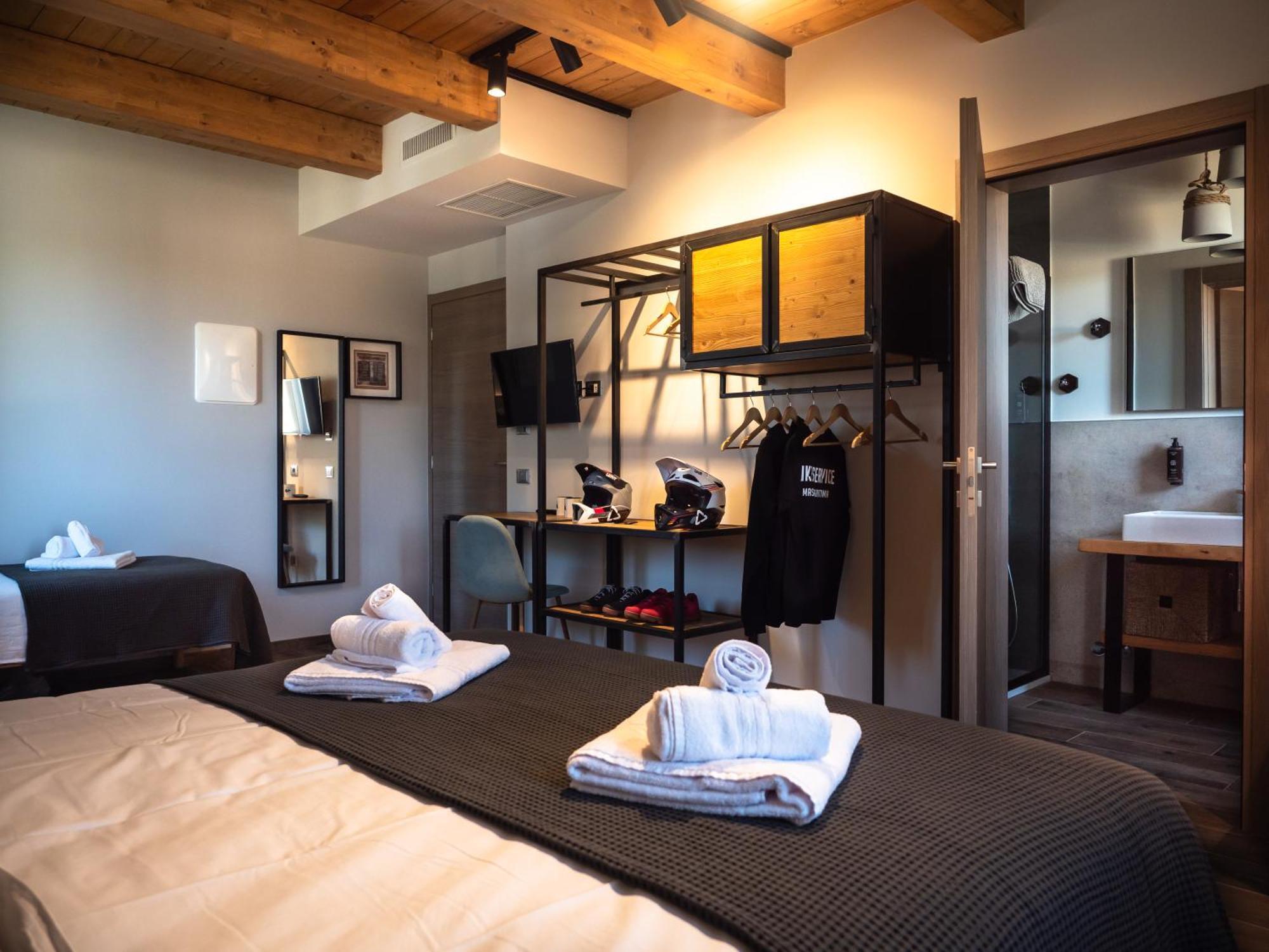 Sleep 'N' Ride Massa Marittima Hotel Ngoại thất bức ảnh
