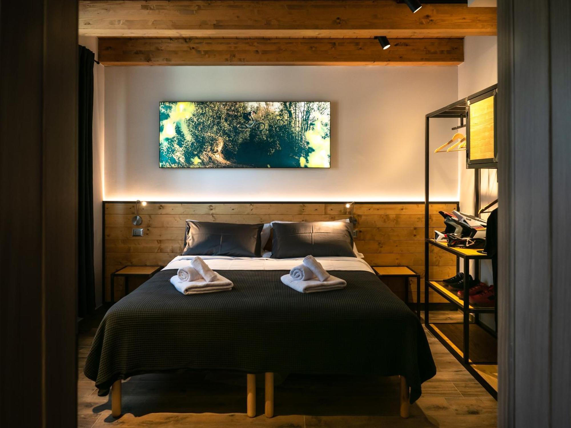 Sleep 'N' Ride Massa Marittima Hotel Ngoại thất bức ảnh