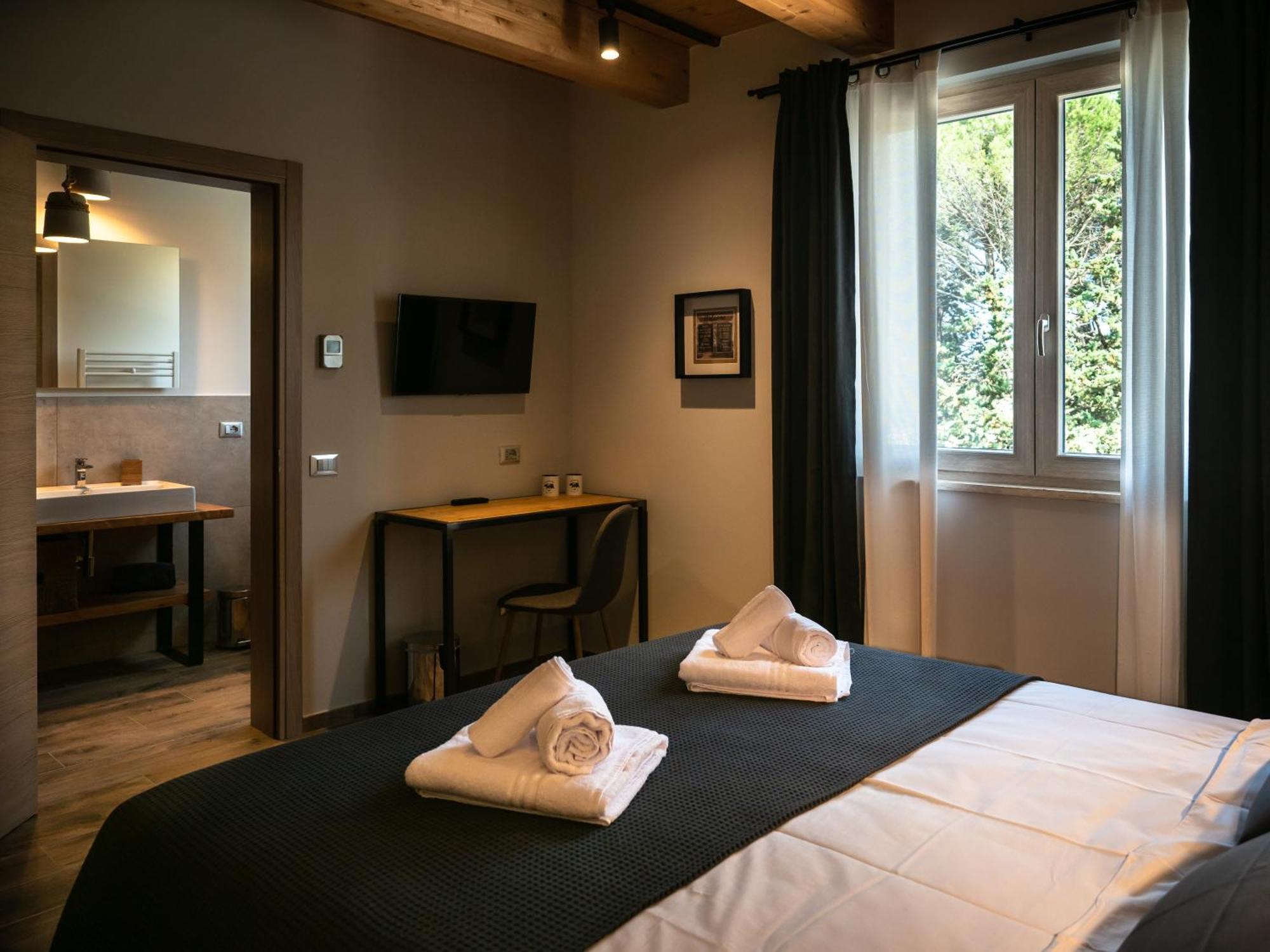 Sleep 'N' Ride Massa Marittima Hotel Ngoại thất bức ảnh